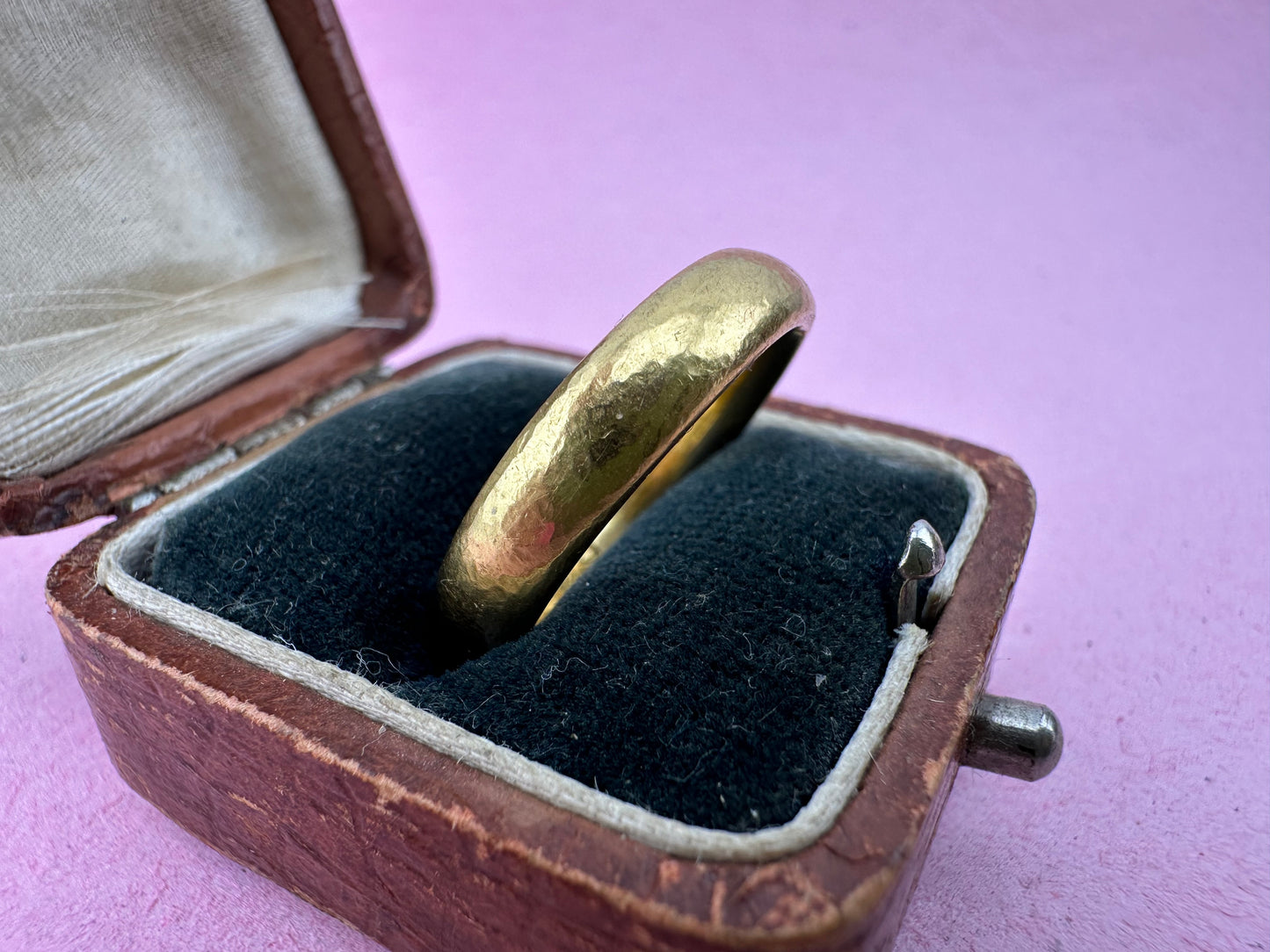 Antique 22ct Gold Hammered texture band