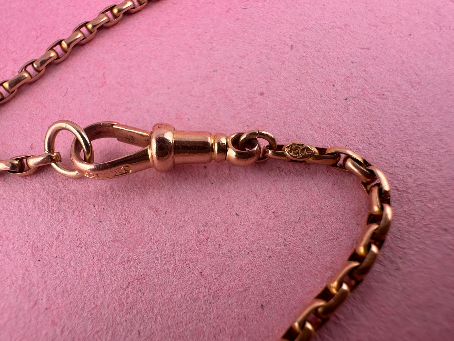 Antique 15ct Gold Oval belcher with 15ct Dog clip