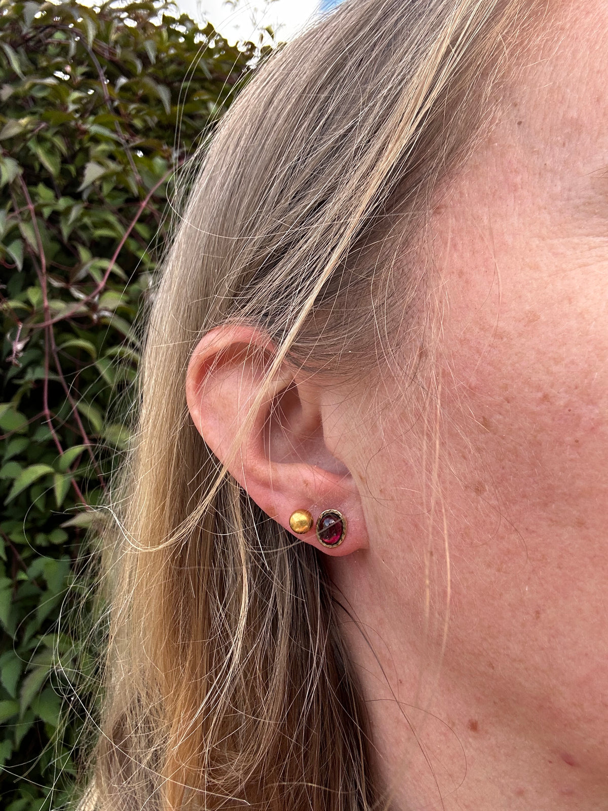 9ct Garnet Stud earrings