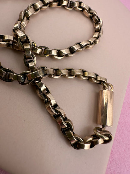 Antique 9ct Gold Flat edged belcher with faceted barrel clasp