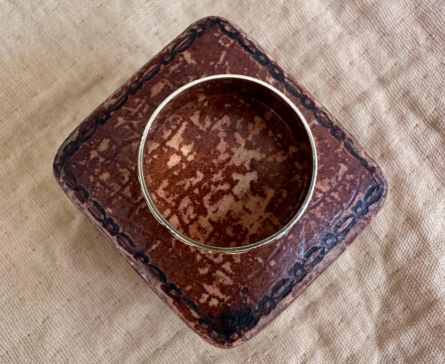 Vintage 9ct Gold Star Patterned band