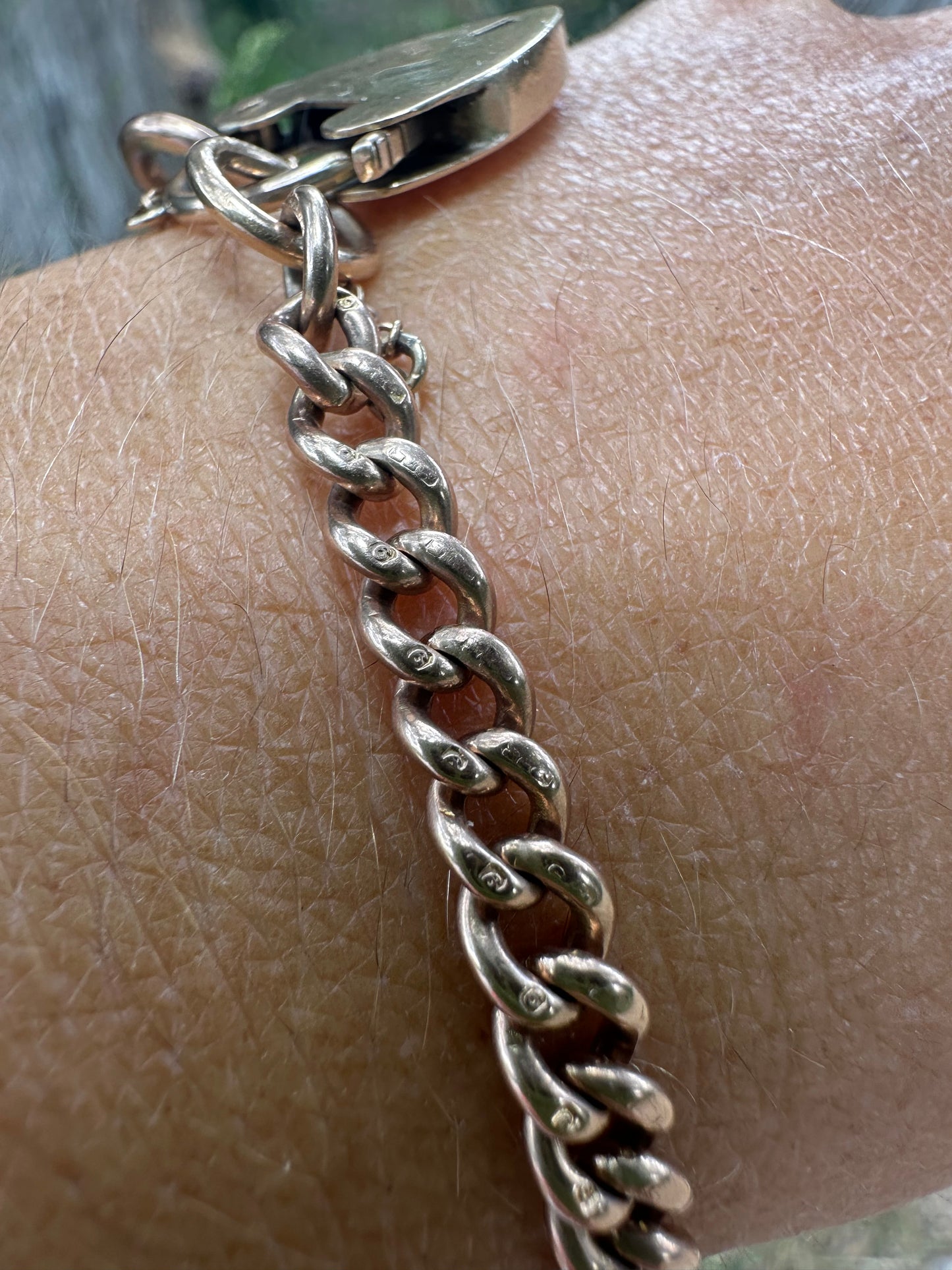 Antique 9ct Gold Graduated Curb bracelet with large heart padlock