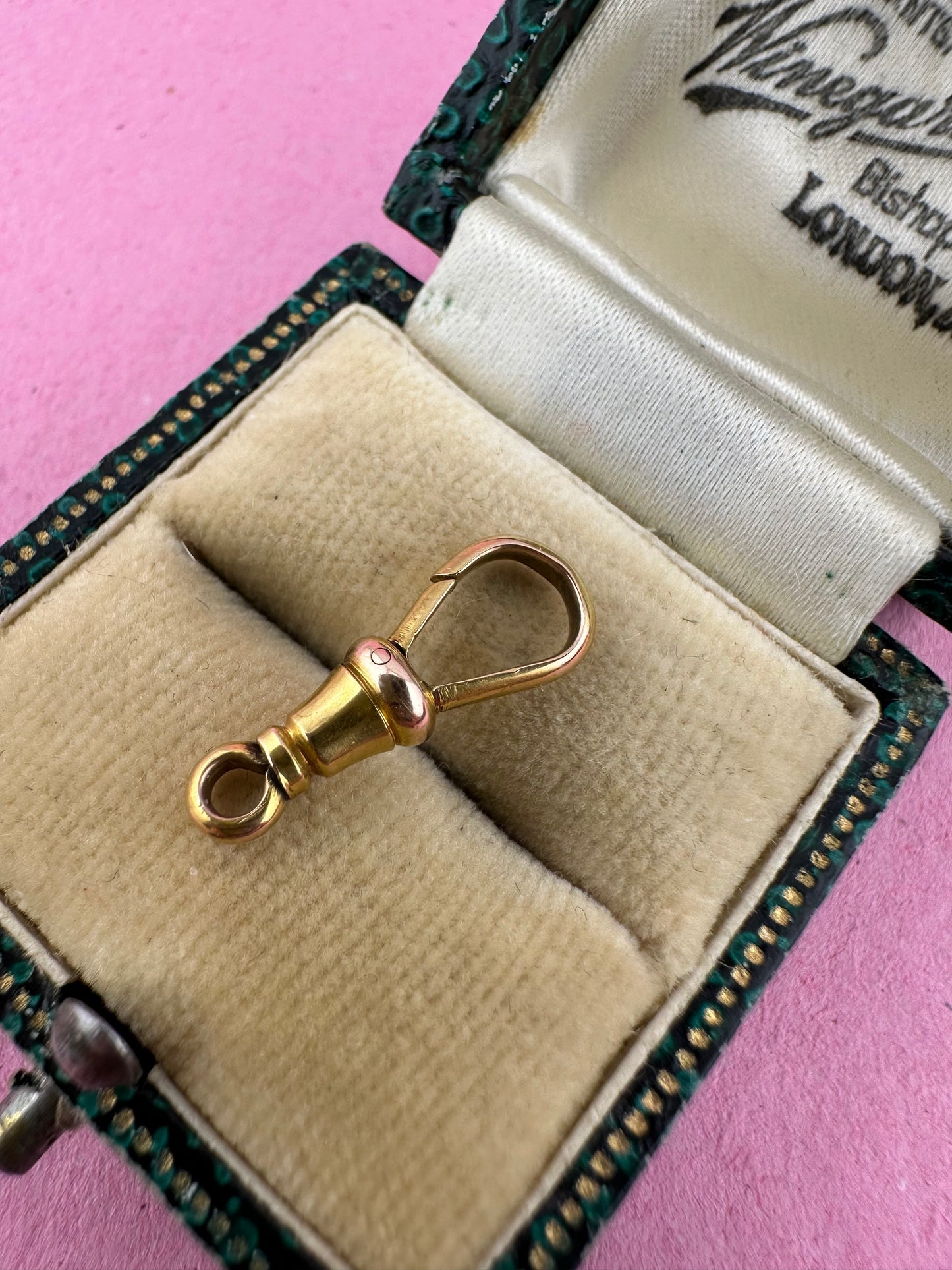 Antique 9ct Gold Dog clip