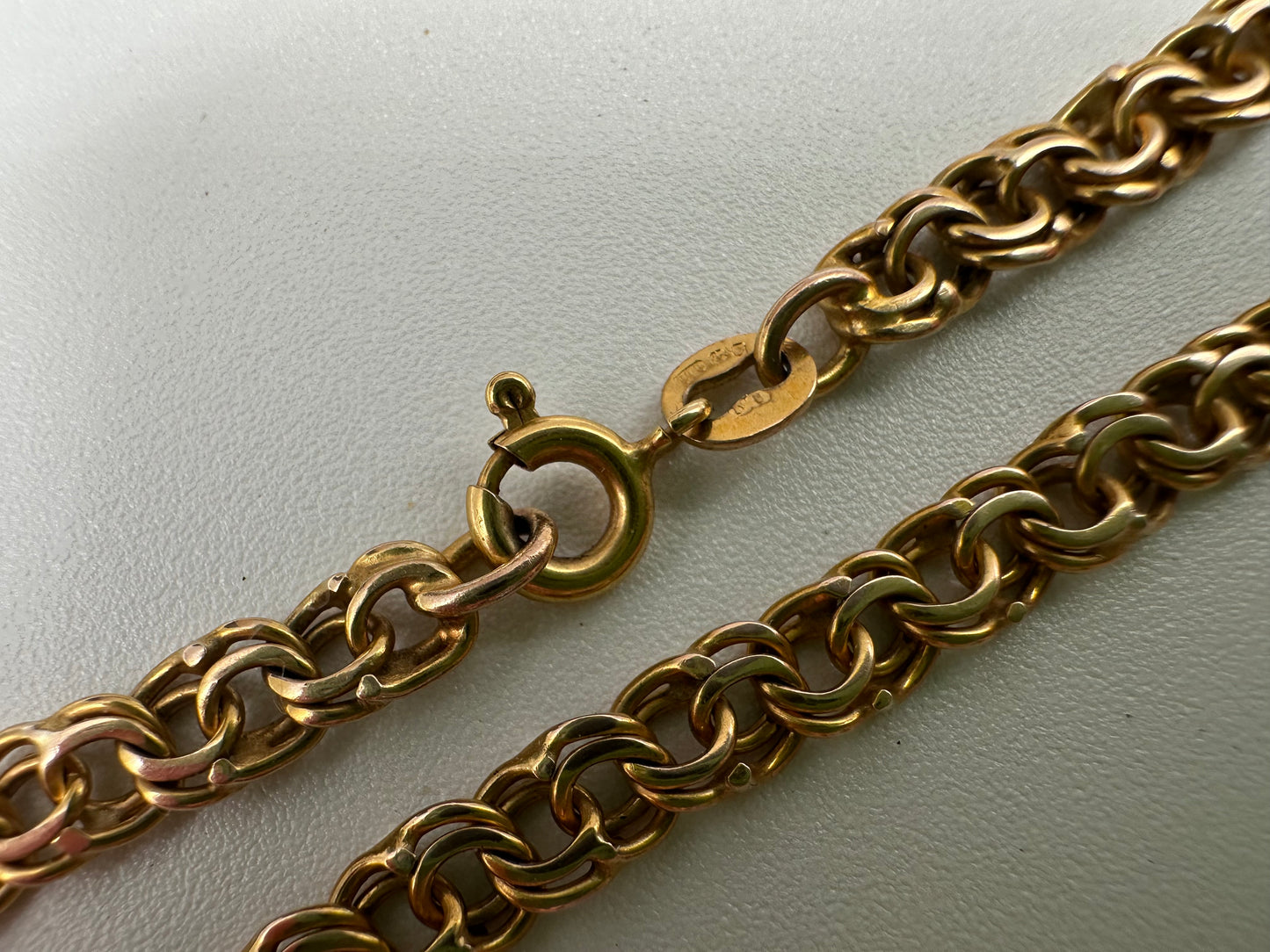 Vintage 9ct yellow Gold figure of 8 chain