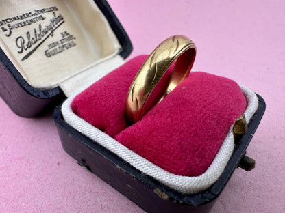 Vintage 18ct Gold patterned band