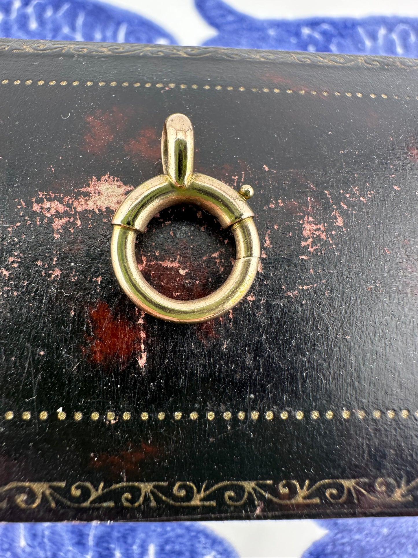 Antique 9ct Gold Bolt clasp