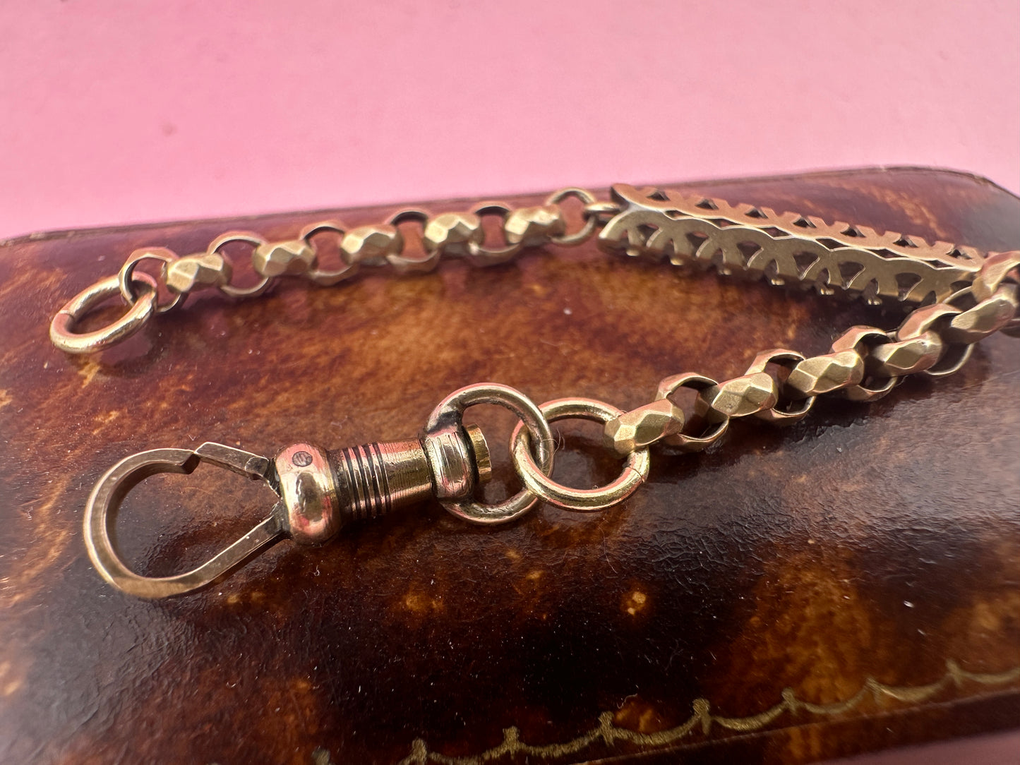 Antique 9ct Gold Fancy bar and faceted belcher extender with dog clip