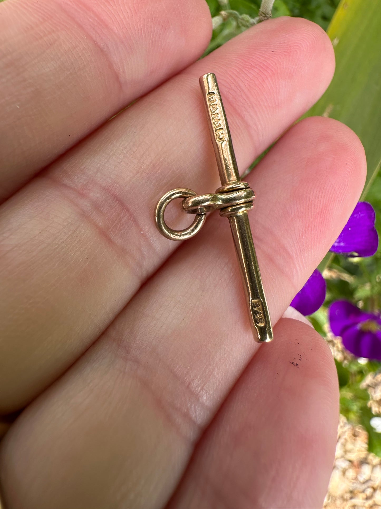 Antique 9ct Gold T-bar