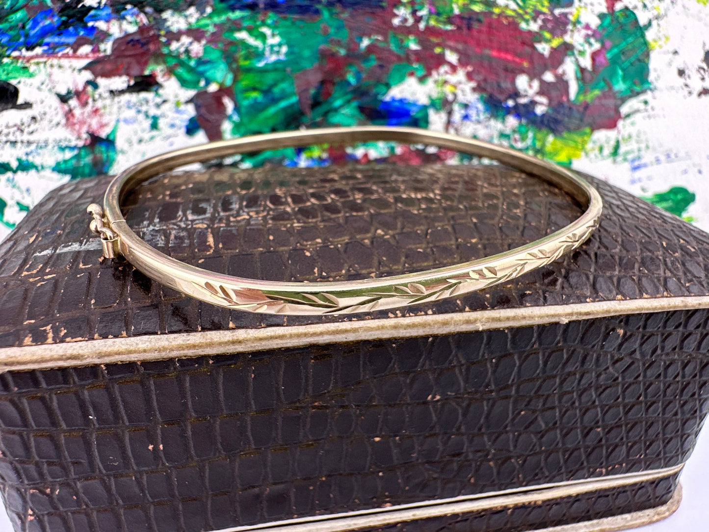 Vintage 9ct Bangle with vine detail