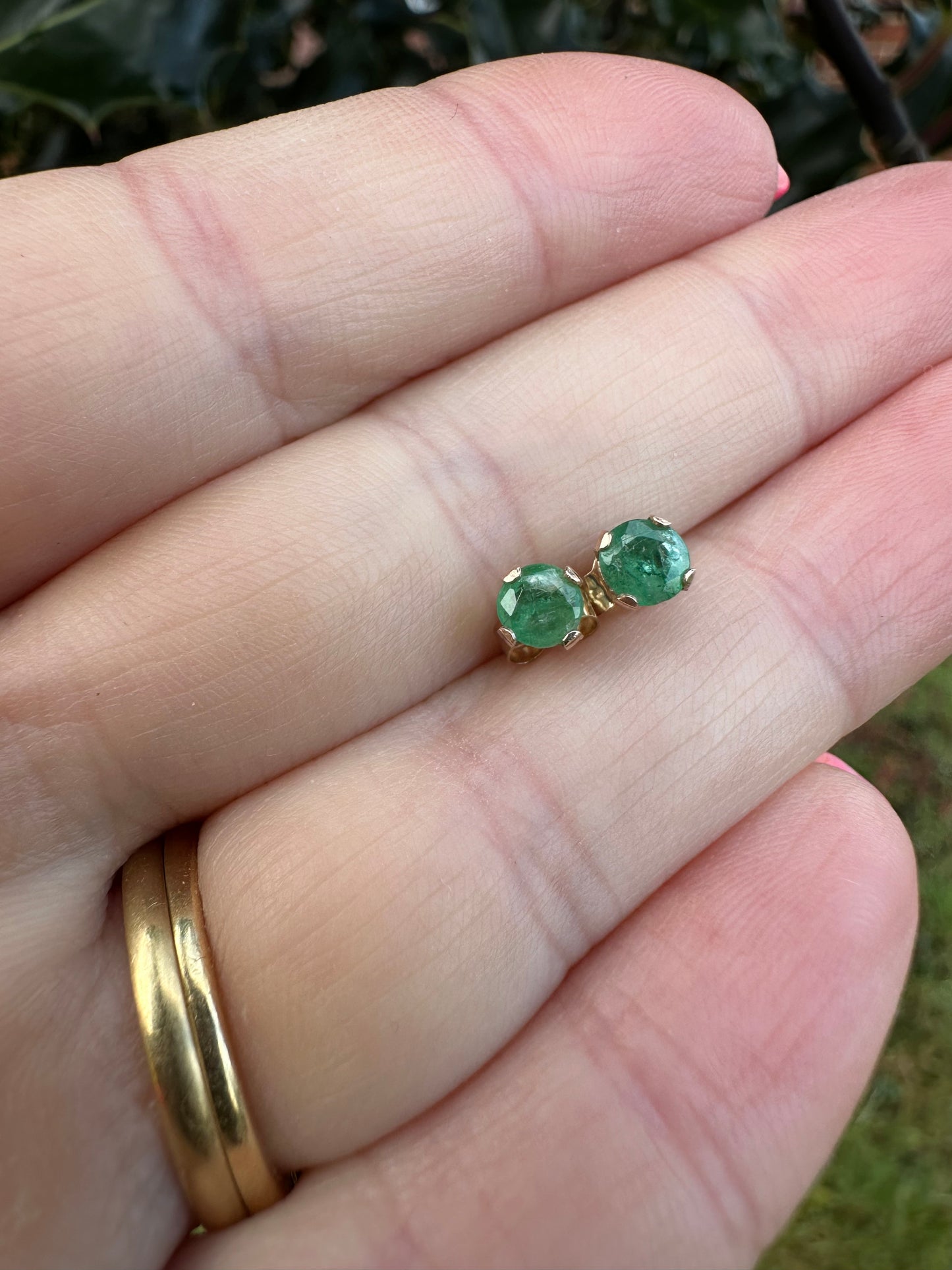 9ct Emerald Stud earrings