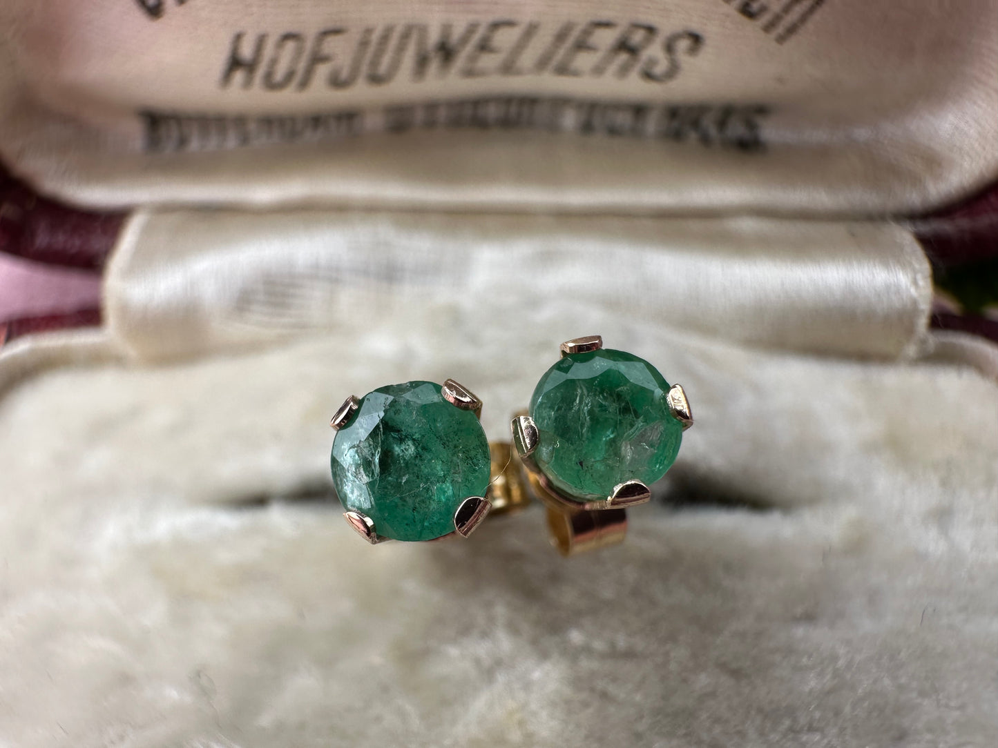 9ct Emerald Stud earrings