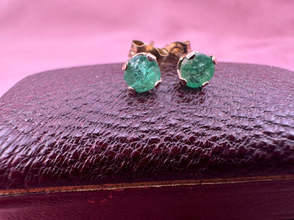 9ct Emerald Stud earrings