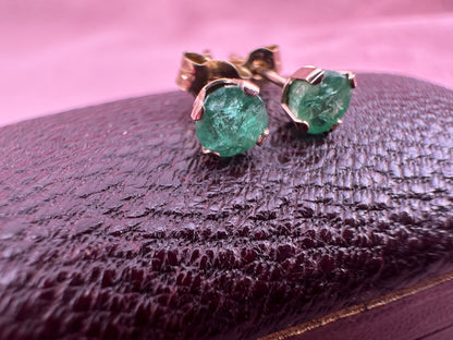 9ct Emerald Stud earrings