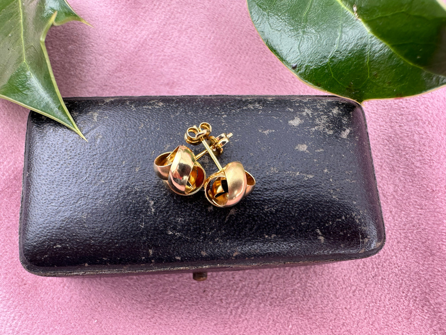 18ct Knot Stud earrings