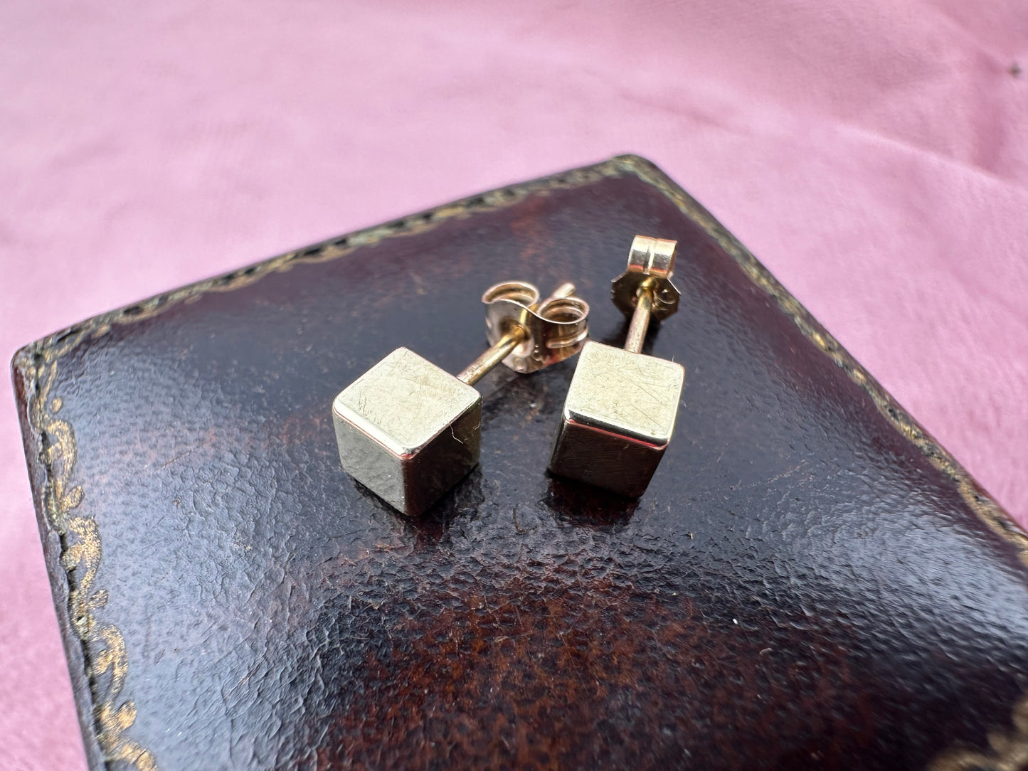 9ct Cube Stud earrings