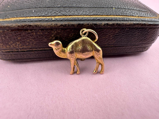 18ct Gold Camel Charm, 1.45g