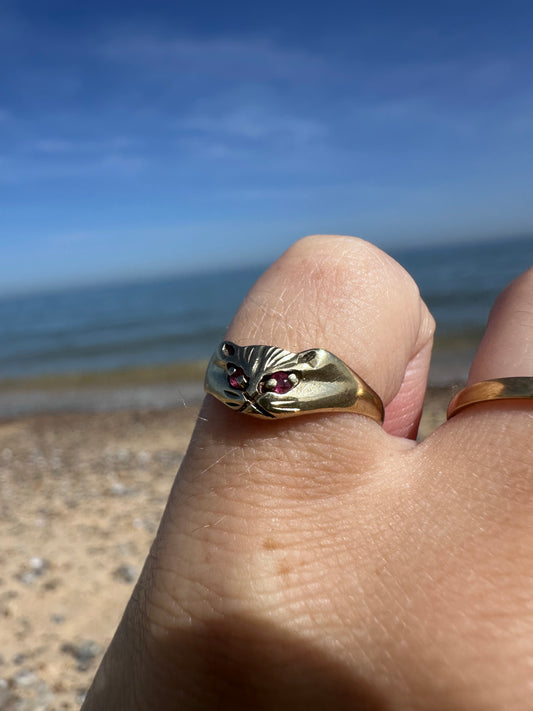 Vintage 9ct Ruby eyed Cat ring