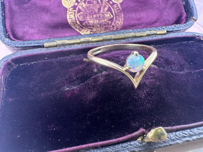 Vintage 9ct Gold Opal Wishbone Ring