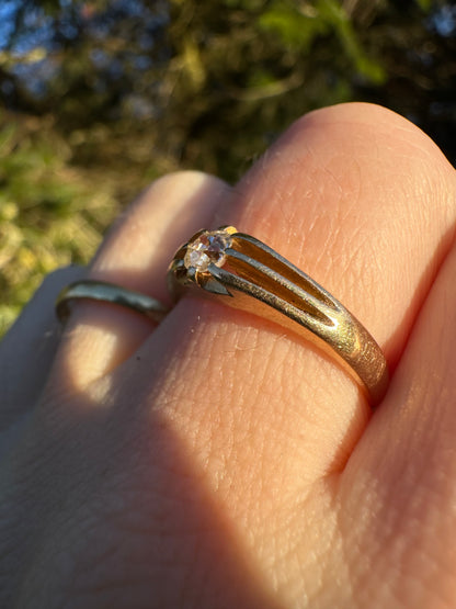 Edwardian 18ct Old Mine Cut Diamond Belcher Ring
