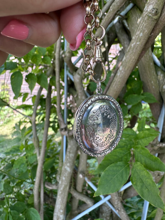 Sterling silver Oval wreath Locket