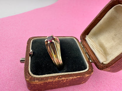 Vintage 9ct Ruby Belcher Ring