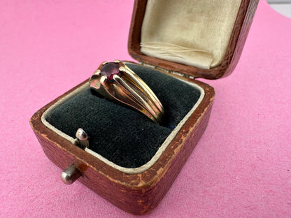 Vintage 9ct Ruby Belcher Ring