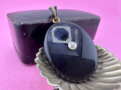 18ct Gold Onyx Locket with seed pearls, enamel and star detail. Frame 15ct.