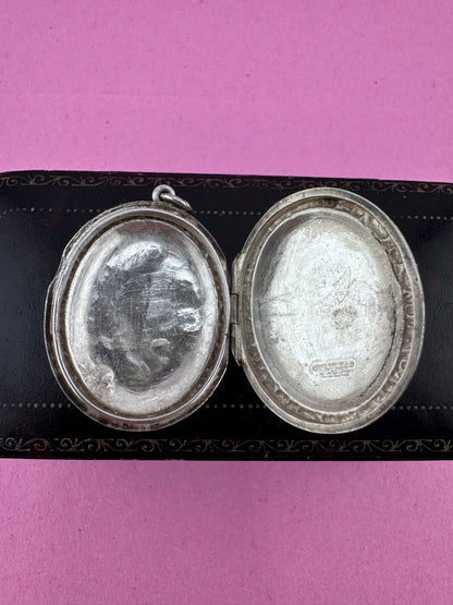 Sterling silver Oval wreath Locket