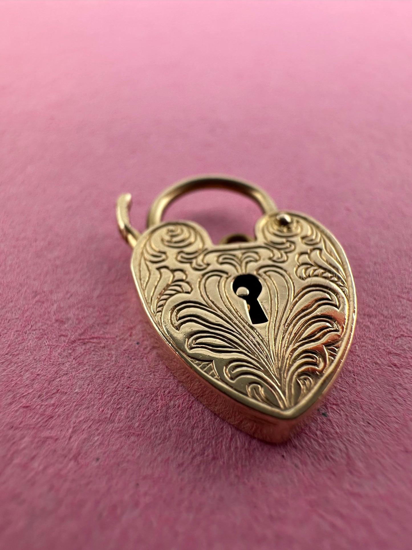 Vintage 9ct gold Engraved Heart Padlock, 1971, 2.83g, 2.2cm
