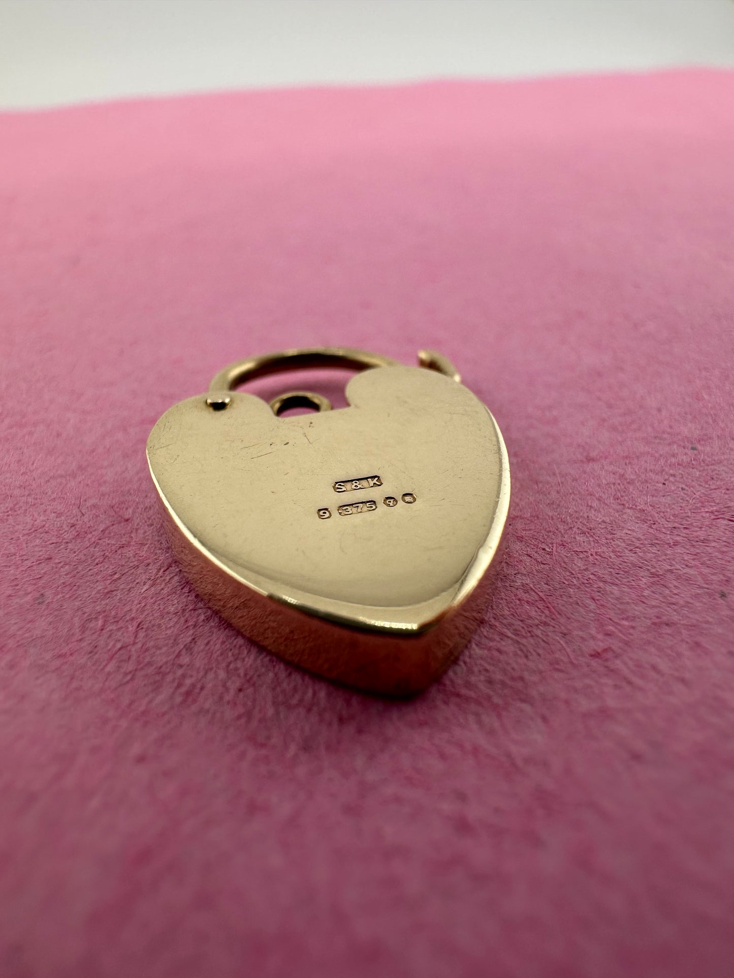 Vintage 9ct gold Engraved Heart Padlock, 1971, 2.83g, 2.2cm