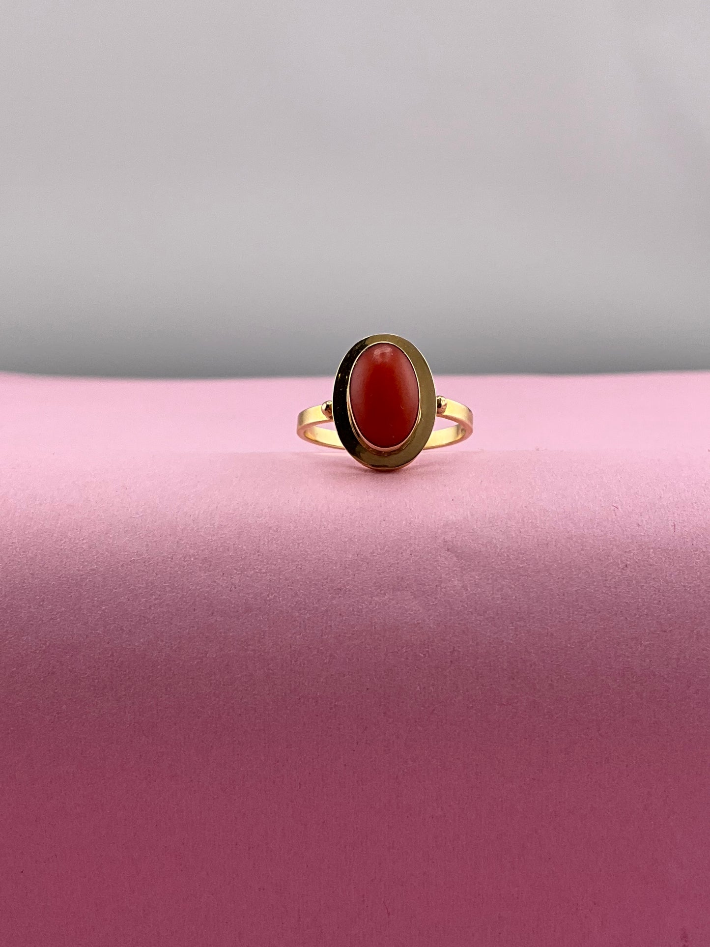 18ct Gold Coral Solitaire ring