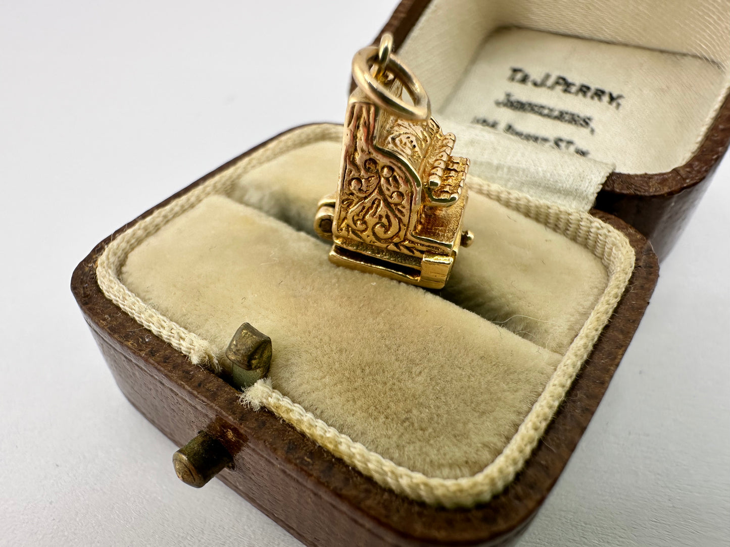 Vintage 9ct Gold Cash register charm, bottom opens