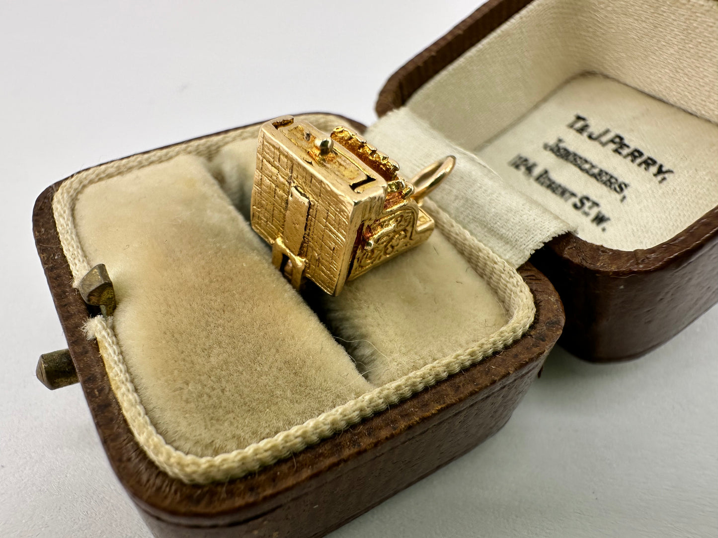 Vintage 9ct Gold Cash register charm, bottom opens