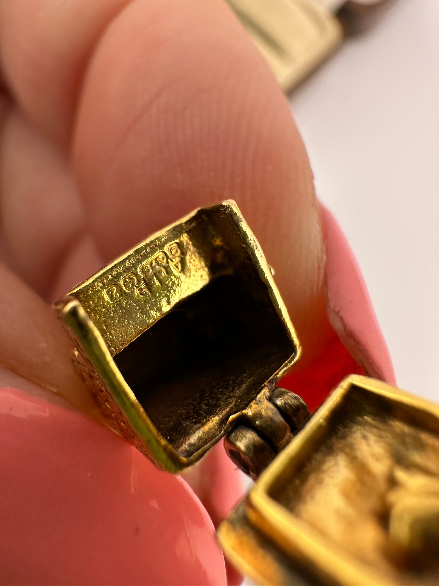 Vintage 9ct Gold Cash register charm, bottom opens