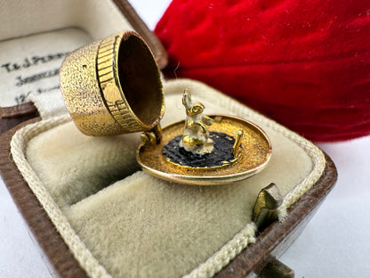 Vintage 9ct Gold Articulated Magicians hat charm, with enamel rabbit