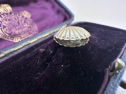 Vintage 9ct Gold Clam shell charm with pearl.