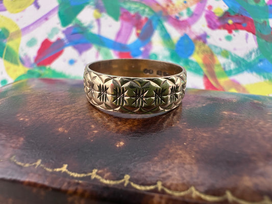 Vintage 9ct yellow Gold pattern band
