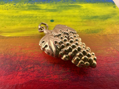 Vintage 9ct Gold Grape Charm