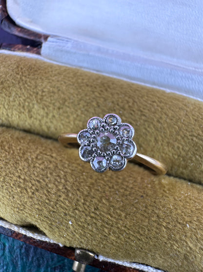 Antique 18ct Gold Diamond Daisy ring
