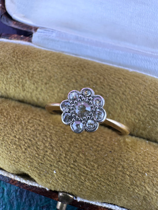 Antique 18ct Gold Diamond Daisy ring