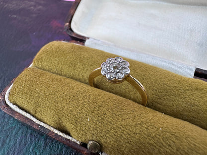Antique 18ct Gold Diamond Daisy ring