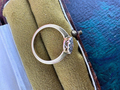 Antique 18ct Gold Diamond Daisy ring