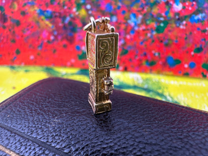 Vintage 9ct Gold ‘Hickory Dickory Dock’ Clock charm