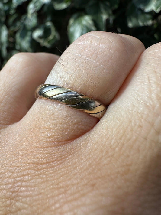 Vintage 18ct Bi-colour Twist ring