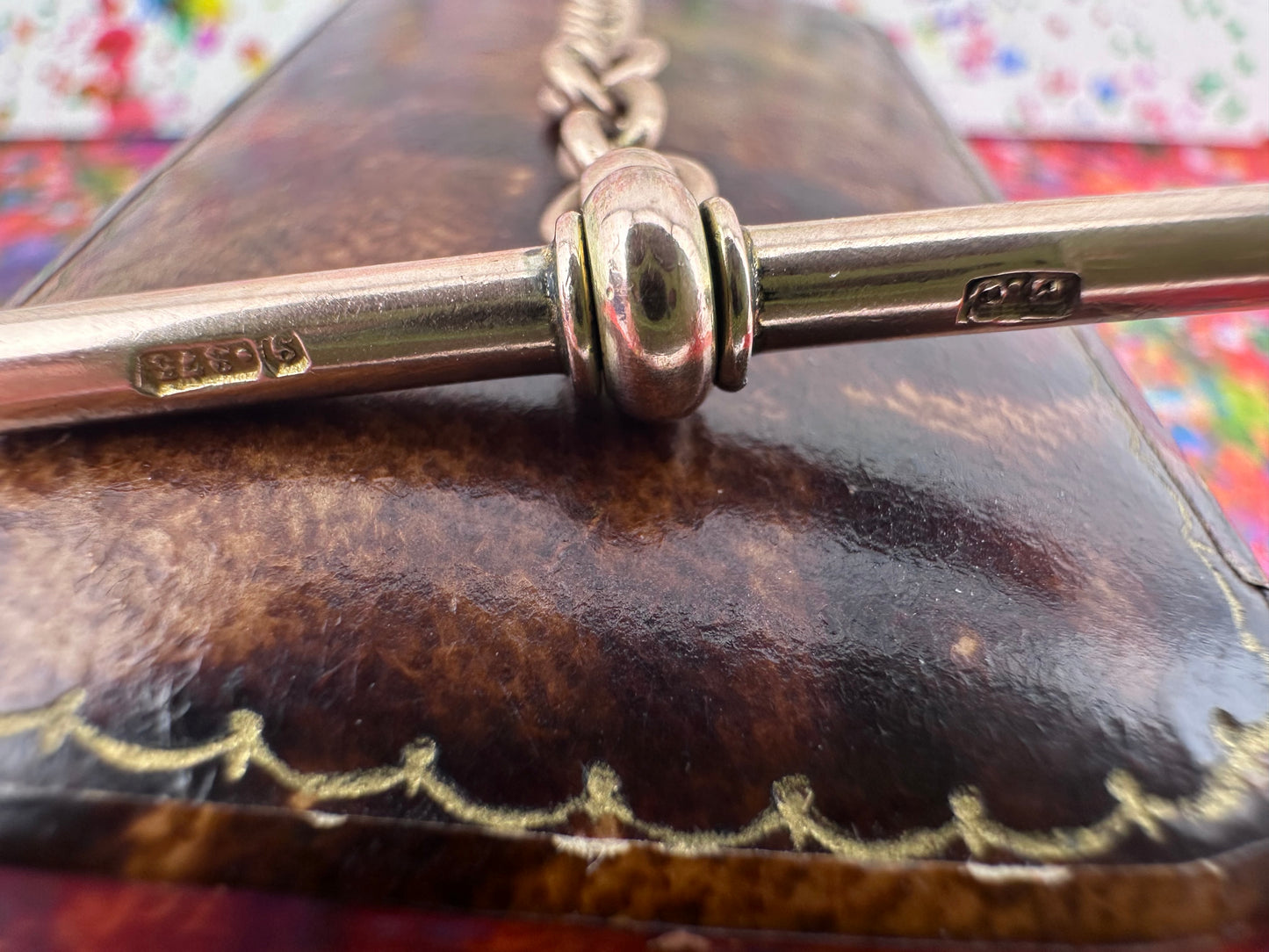 Antique 9ct Gold Swivel T-Bar on a chain