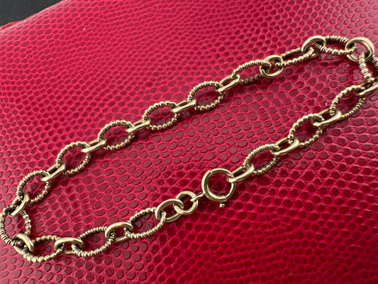 Vintage 9ct Ribbed Oval link Bracelet, with bolt clasp