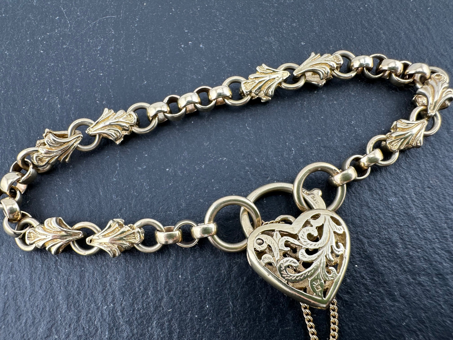 9ct Yellow Gold Rolo & Leaf link bracelet with heart padlock
