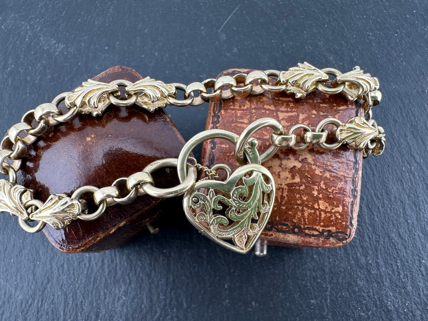 9ct Yellow Gold Rolo & Leaf link bracelet with heart padlock
