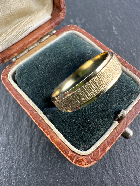 Vintage 9ct Good Bark texture Band, size R