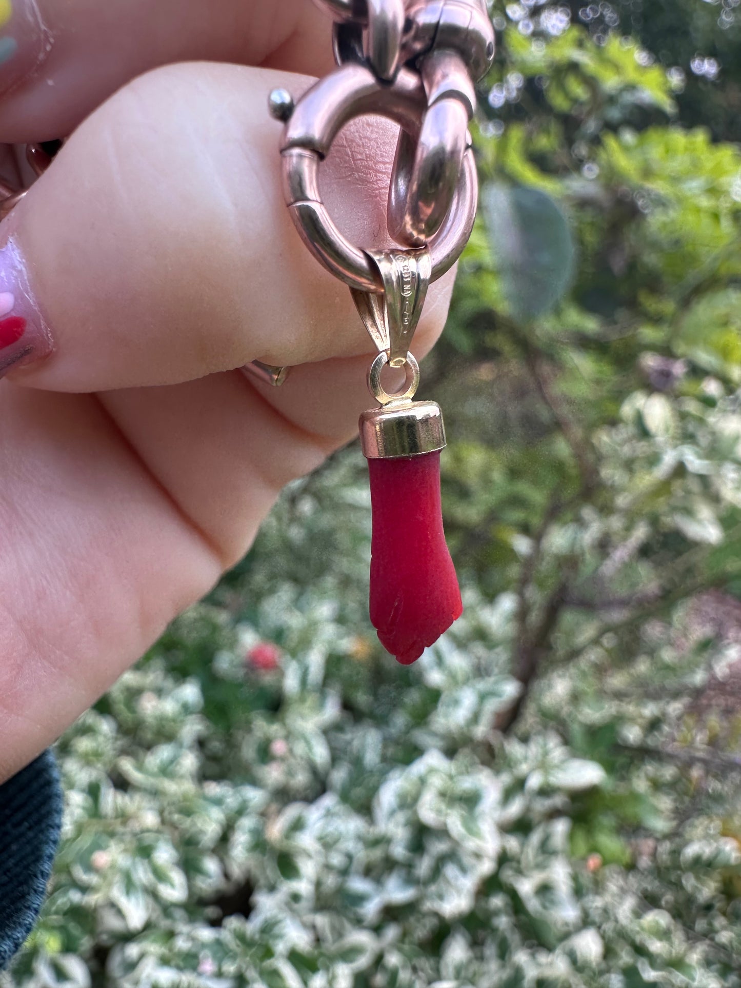 18ct Gold Coral Figa pendant